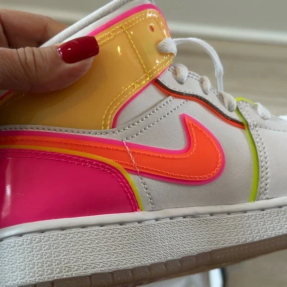 AIR JORDAN 1 Mid Edge Glow Youth sz4 - Picture 10 of 15